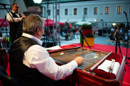 S soncem obsijan drugi festivalski dan 50. Dnevov narodnih noš in oblačilne dediščine v Kamniku (37)